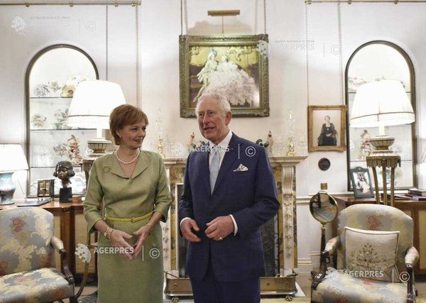 Royal style and gossips: gowns and crowns but please no frowns!
