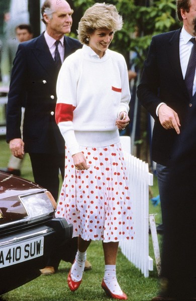 Royal style and gossips: gowns and crowns but please no frowns!