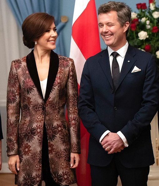Royal style & gossip: more gowns, less frowns