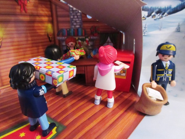 It's the Christmas season for the Playmobil people in our house...