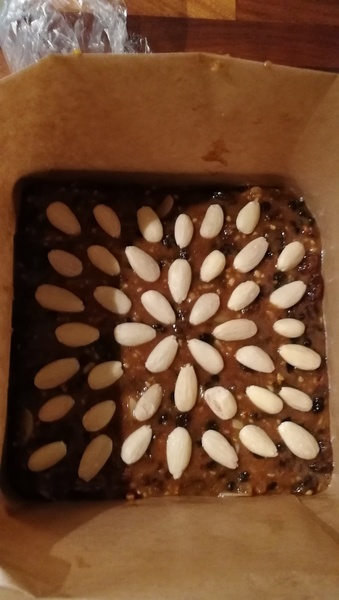 to show off my Christmas cake! It took me aaaaaaaaaaages :o) Anyone else want to post a pic of theirs?