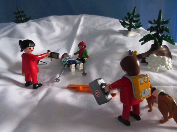 It's the Christmas season for the Playmobil people in our house...