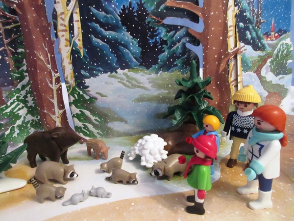 It's the Christmas season for the Playmobil people in our house...