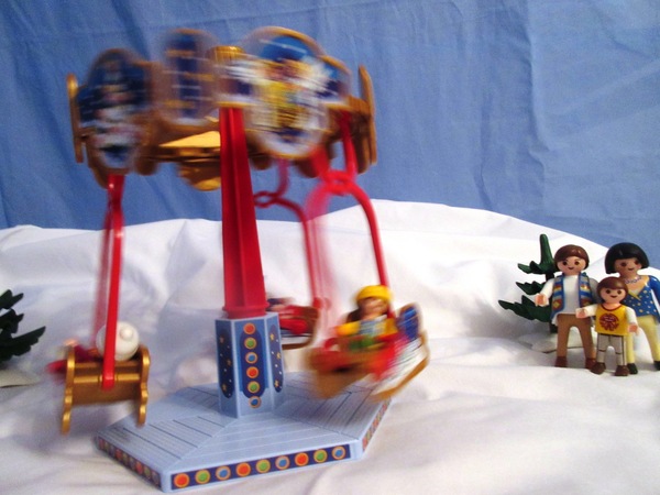 It's the Christmas season for the Playmobil people in our house...