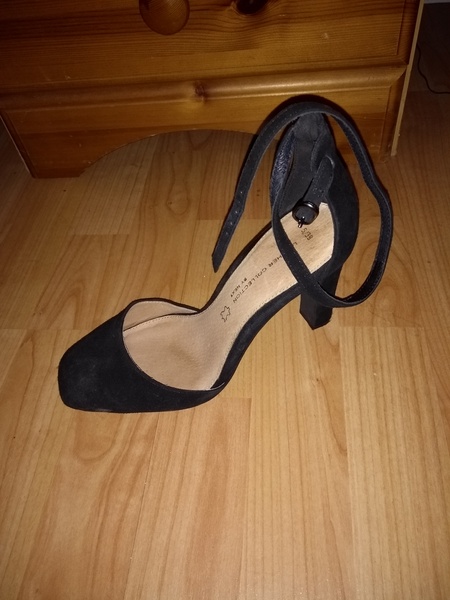 Shoes or boots with this?