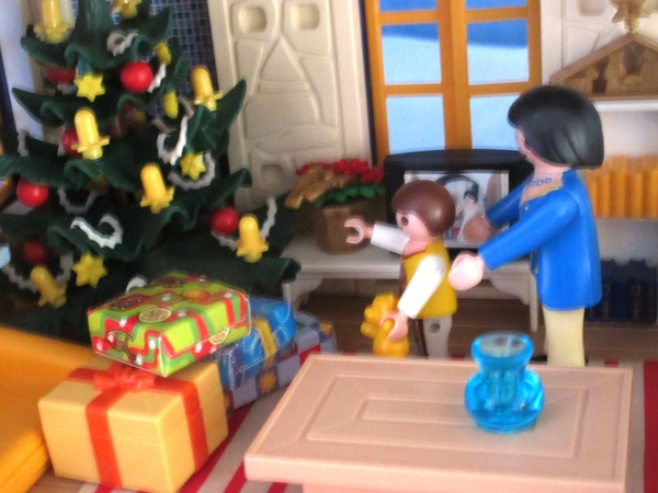 It's the Christmas season for the Playmobil people in our house...