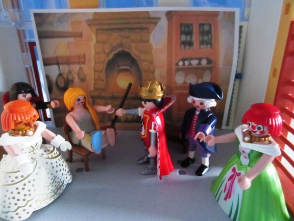 It's the Christmas season for the Playmobil people in our house...