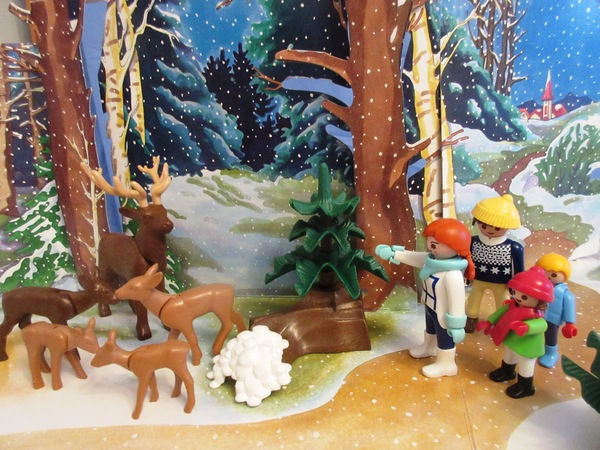 It's the Christmas season for the Playmobil people in our house...