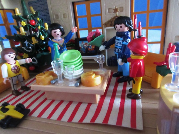 It's the Christmas season for the Playmobil people in our house...