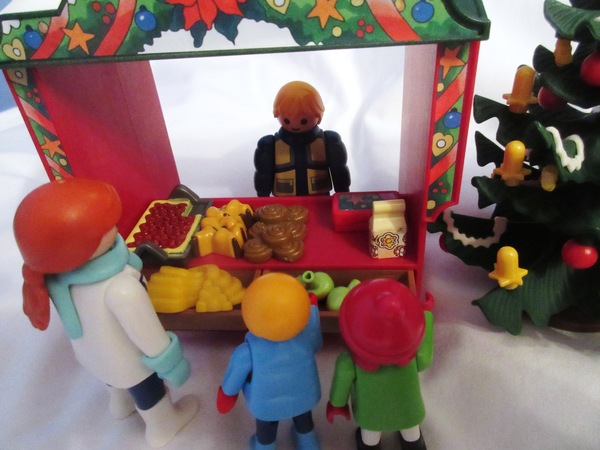 It's the Christmas season for the Playmobil people in our house...