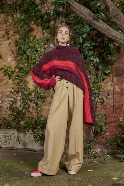 Les Parisiennes de Mamansnet: Blue Stockings are Back in Fashion