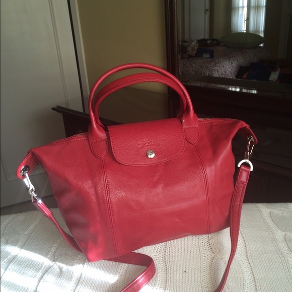 Have you got a red handbag?