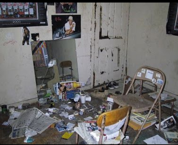 Can we have Show Us Your Sitting Room thread please?