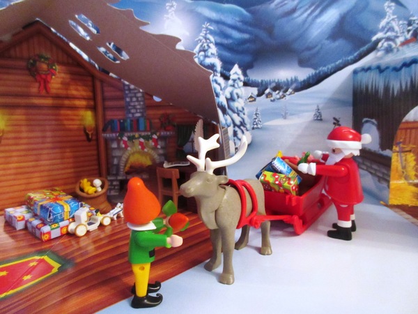 It's the Christmas season for the Playmobil people in our house...