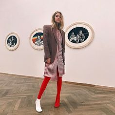 Les Parisiennes de Mamansnet: Blue Stockings are Back in Fashion