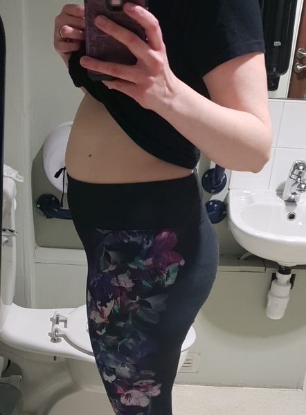 7 weeks pregnant with first.. already showing?
