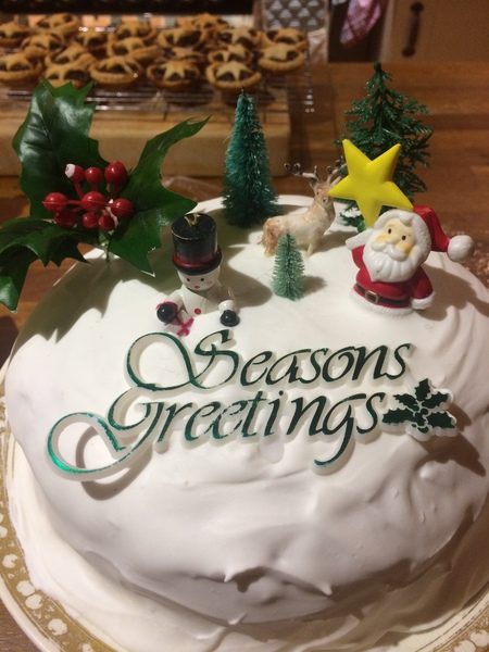 to show off my Christmas cake! It took me aaaaaaaaaaages :o) Anyone else want to post a pic of theirs?