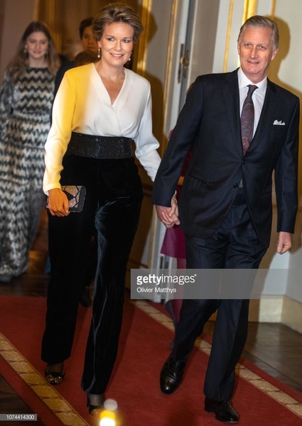 Royal style and gossips: gowns and crowns but please no frowns!