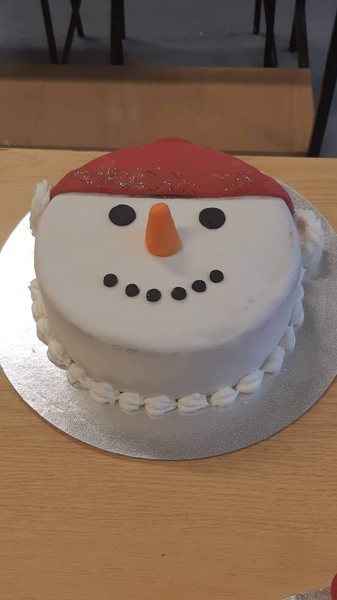 to show off my Christmas cake! It took me aaaaaaaaaaages :o) Anyone else want to post a pic of theirs?