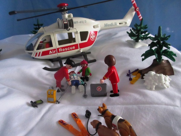 It's the Christmas season for the Playmobil people in our house...