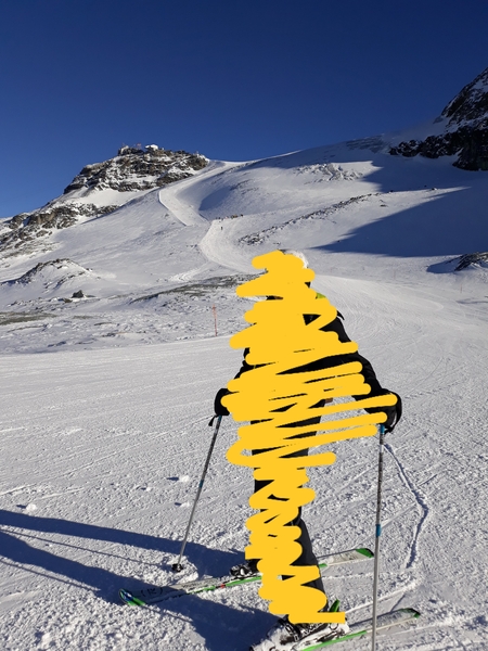 Skiing Dad, Beginner Mum, Beginner DD (8) and Beginner DS (4)