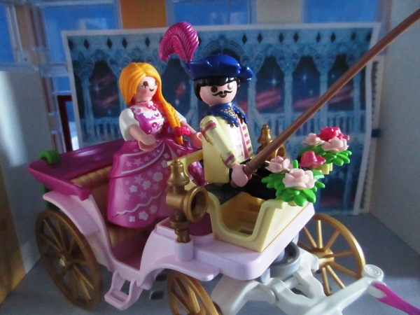 It's the Christmas season for the Playmobil people in our house...