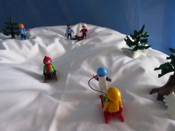 It's the Christmas season for the Playmobil people in our house...