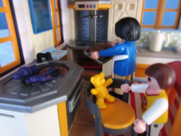 It's the Christmas season for the Playmobil people in our house...