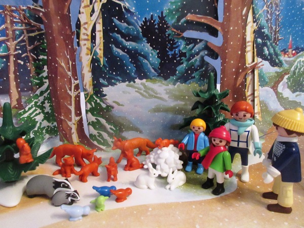 It's the Christmas season for the Playmobil people in our house...