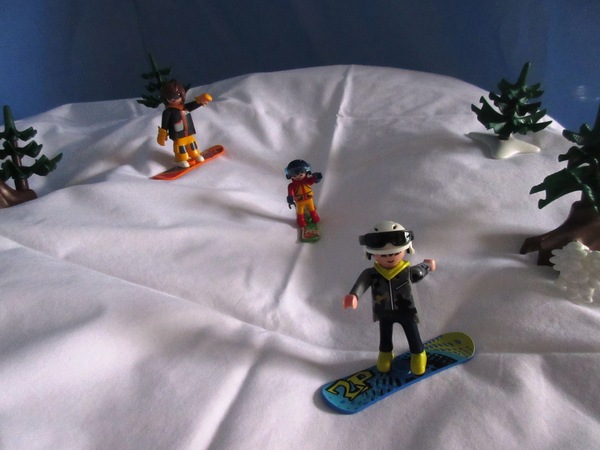 It's the Christmas season for the Playmobil people in our house...