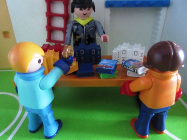 It's the Christmas season for the Playmobil people in our house...