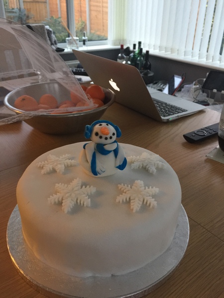 to show off my Christmas cake! It took me aaaaaaaaaaages :o) Anyone else want to post a pic of theirs?