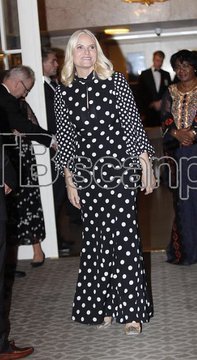 Royal style & gossip: more gowns, less frowns