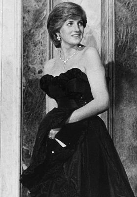 Royal style and gossips: gowns and crowns but please no frowns!
