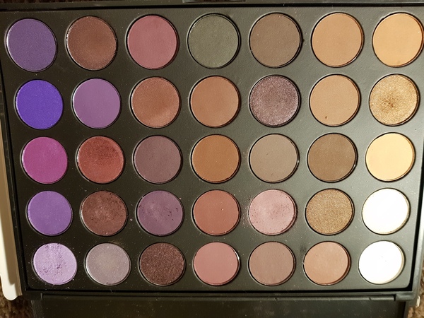 Can anyone recommend a great pinkish eyeshadow for blue eyes??