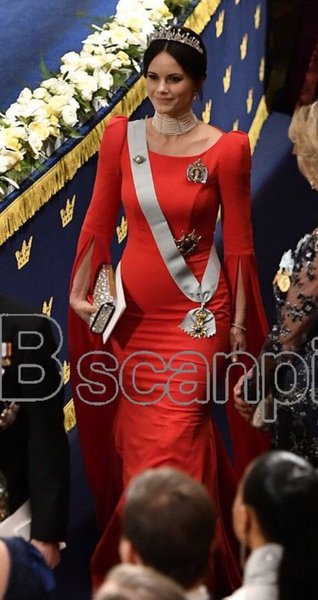 Royal style & gossip: more gowns, less frowns