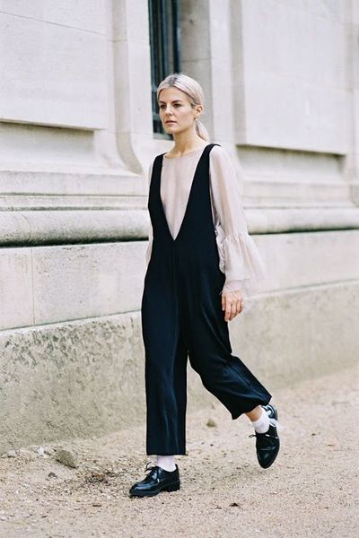 Les Parisiennes de Mamansnet: Blue Stockings are Back in Fashion