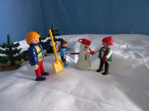 It's the Christmas season for the Playmobil people in our house...
