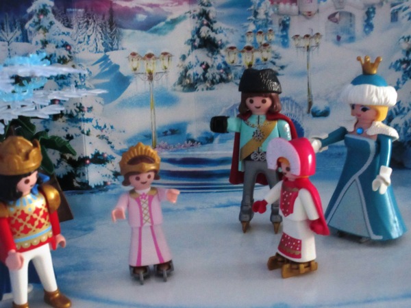 It's the Christmas season for the Playmobil people in our house...