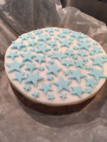 to show off my Christmas cake! It took me aaaaaaaaaaages :o) Anyone else want to post a pic of theirs?