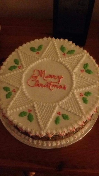 to show off my Christmas cake! It took me aaaaaaaaaaages :o) Anyone else want to post a pic of theirs?