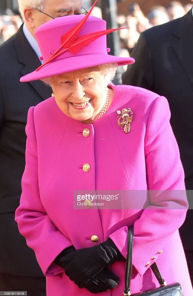 Royal style & gossip: more gowns, less frowns