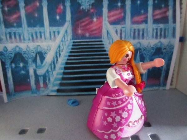 It's the Christmas season for the Playmobil people in our house...