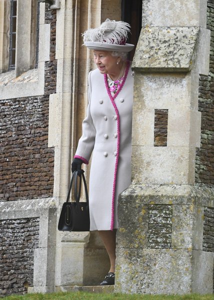 Royal style and gossips: gowns and crowns but please no frowns!