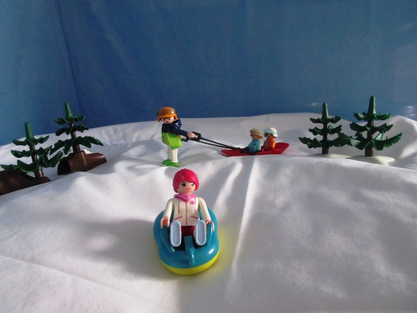 It's the Christmas season for the Playmobil people in our house...
