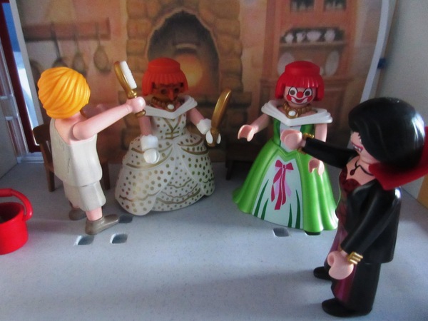 It's the Christmas season for the Playmobil people in our house...