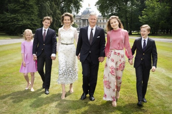 Royal style & gossip: give us this day our daily tiara...