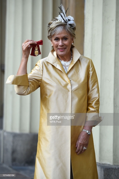 Royal style and gossips: gowns and crowns but please no frowns!