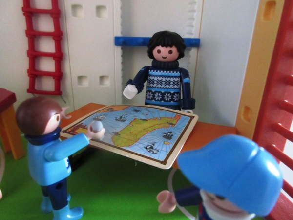 It's the Christmas season for the Playmobil people in our house...