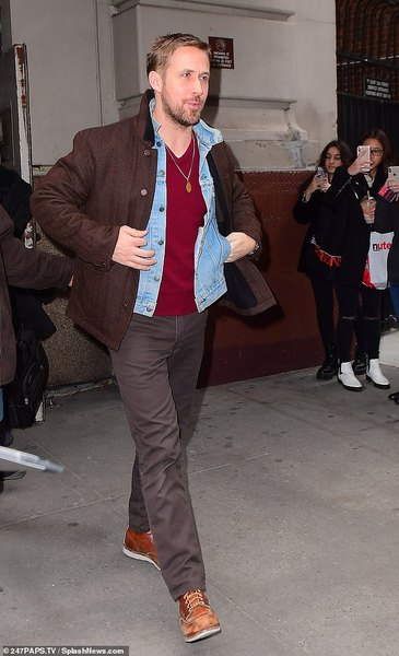 Les Parisiennes de Mamansnet: Blue Stockings are Back in Fashion